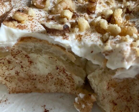 Rulouri cu scortisoara Cinnamon rolls Rulouri cu scorțișoară și cremă de brânză – moi și pufoase