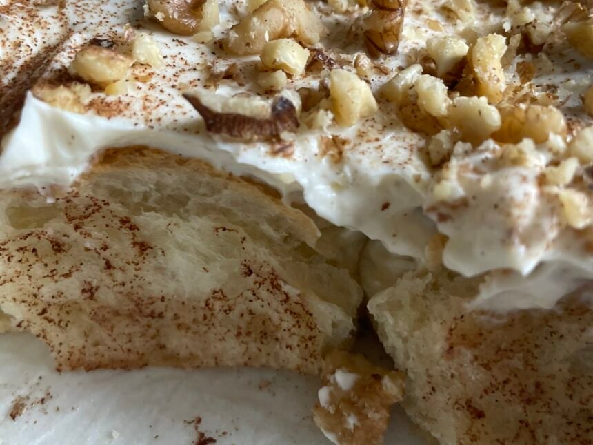 Cinnamon rolls Rulouri cu scorțișoară și cremă de brânză – moi și pufoase